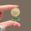 Elegant Sunflower Brooch: Versatile Unisex Pin & Stylish Gift