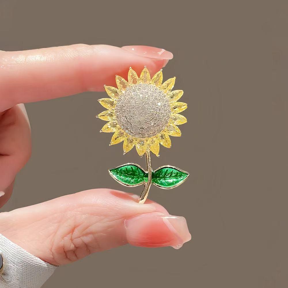 Elegant Sunflower Brooch: Versatile Unisex Pin & Stylish Gift