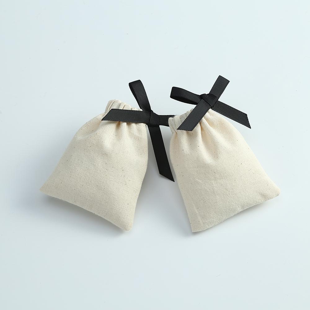 50 szt. Bawełniana Juta Torebka na Biżuterię Małe Naturalne Płócienne Torebki na Naszyjnik Kolczyki Pierścionek Saszetka Ślubna Boże Narodzenie Impreza Cukierki Prezent