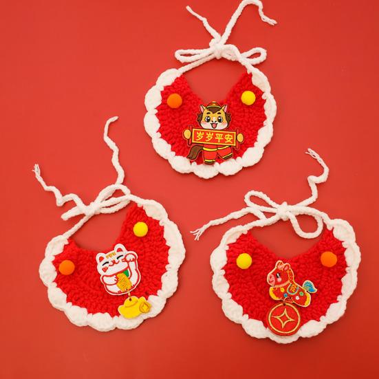 סינר חתול סרוג אדום עבודת יד סינית לראש השנה סינר לחיות מחמד שנת הסוס סינר לכלבים עם רקמה לגורי חתולים כלבים קטנים אביזר חגיגי