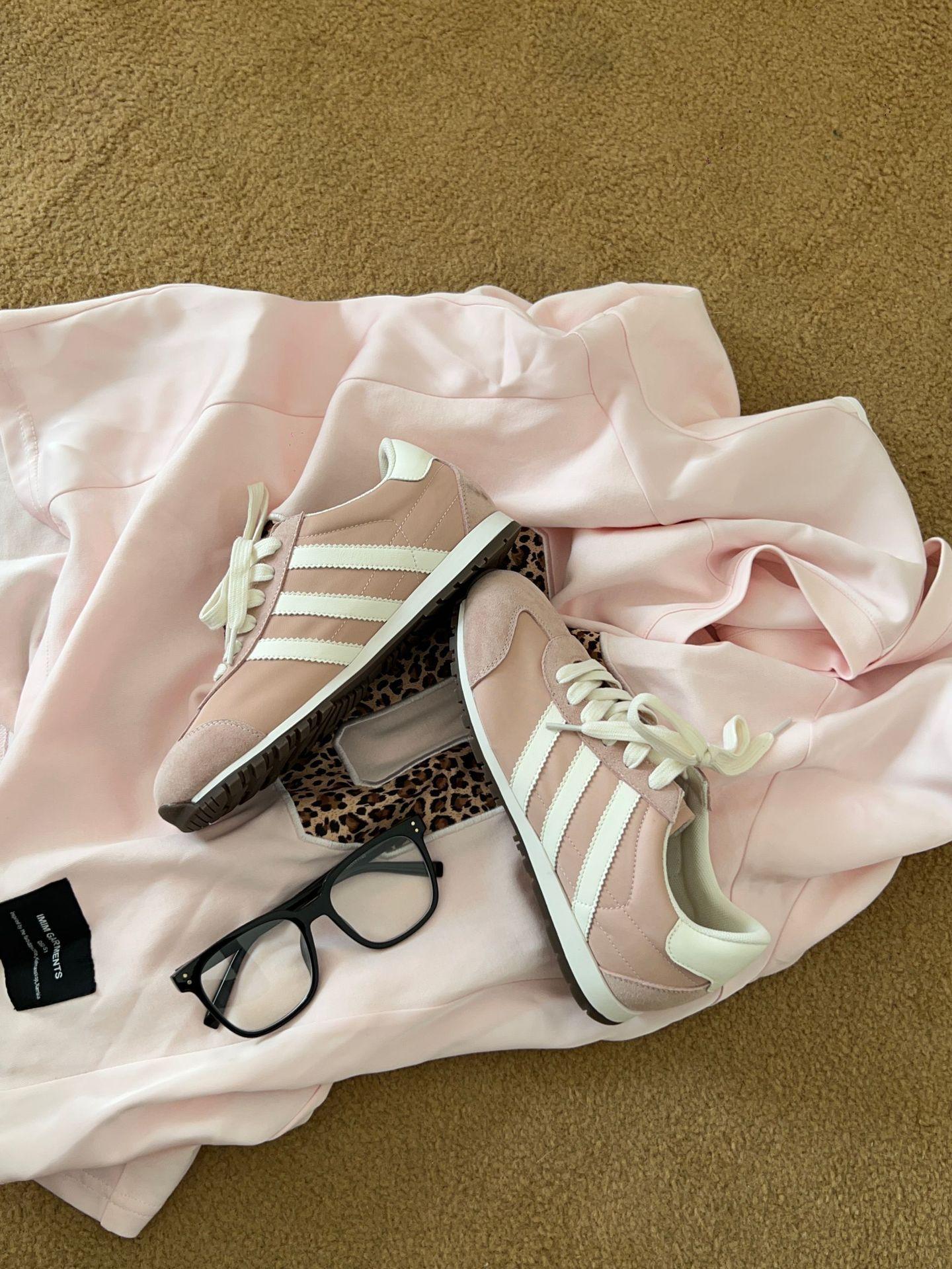 

2025 spring new ins super fire soft sole German training shoes board shoes versatile casual sports little white shoes Forrest Gump shoes women 39