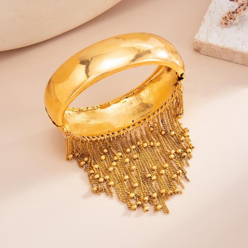 Trendy Geometric Metal Bead Bracelet with Stylish Tassels Details Dangling Charm Handchain For Daily Wear