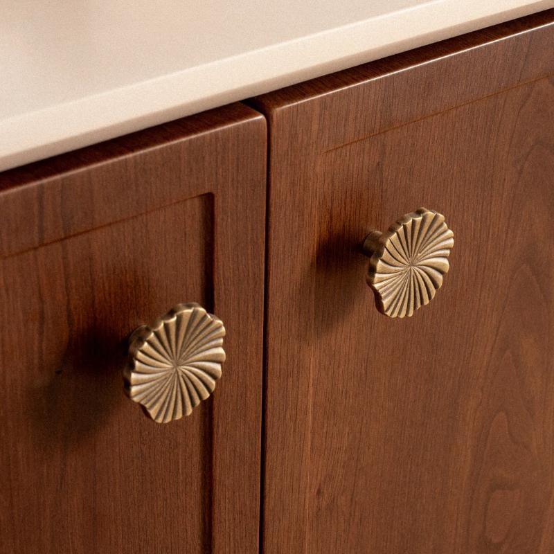 Brass Retro Lotus Leaf Electroplated Drawer Doors Kitchen Cabinets Bathroom Vanity Cabinets Knobs Antique Brass Hardware Handles