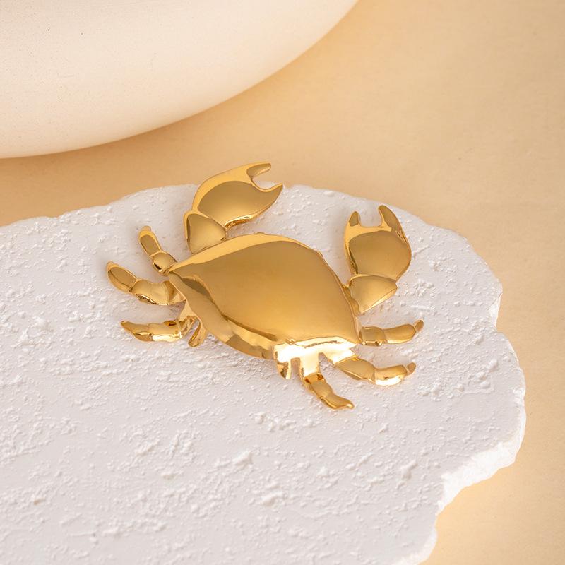 Luxury European-American Cross-Border Animal Crab Brooch: Irregular Metal Design, Versatile Women's Accessory
