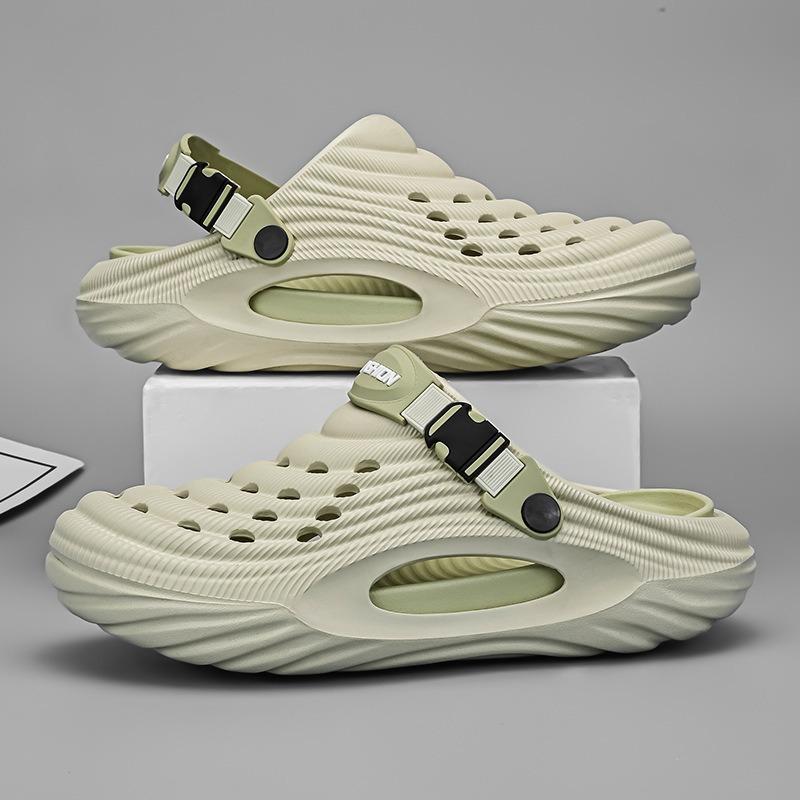 Fashion Men's Slippers Shoes Designer New Breathable Hollow Men‘s Sandals Outdoor Beach Sandals Men Clogs&Mules Shoes Summer Femme 36-45