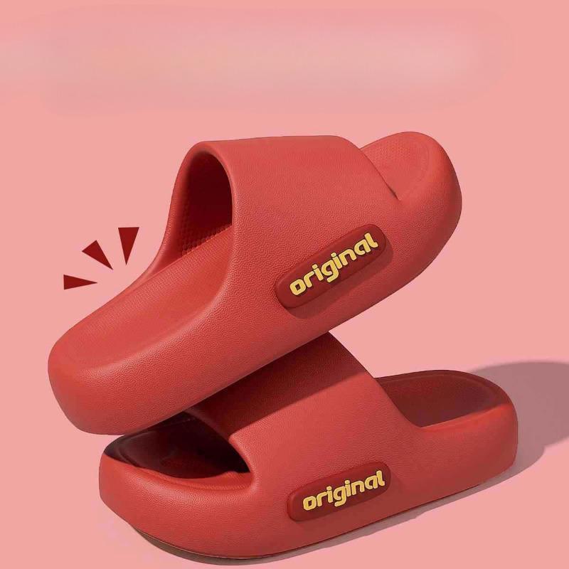 Tragen Sie Schuhe mit dicken Sohlen, die sich anfühlen, als würde man auf Kacke treten, und tragen Sie sowohl drinnen als auch draußen geräuschlose und rutschfeste Flip-Flops.