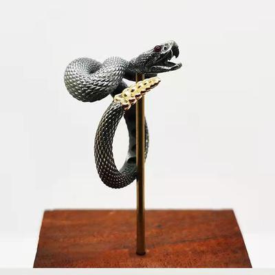 Pierścień z głową grzechotnika Modny Ruffian i Przystojny dla Mężczyzn i Kobiet Dominujący Temperament Jak Zaawansowana Osobowość, Pierścień na Palec Wskazujący