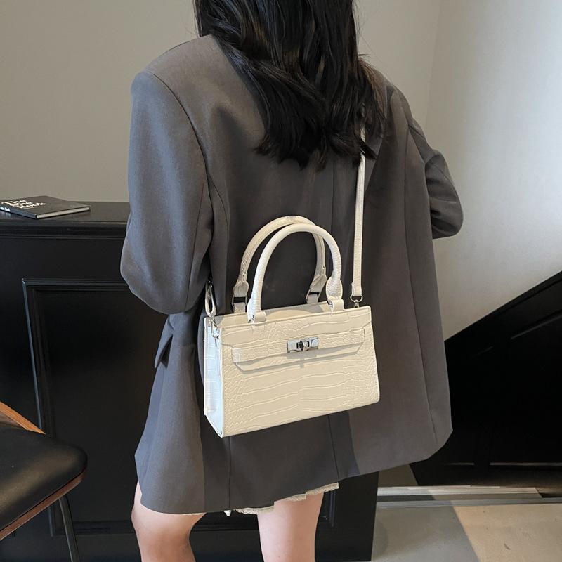 Crocodile pattern retro solid color 2025 fashion casual large capacity aesthetic new texture portable messenger small square bag