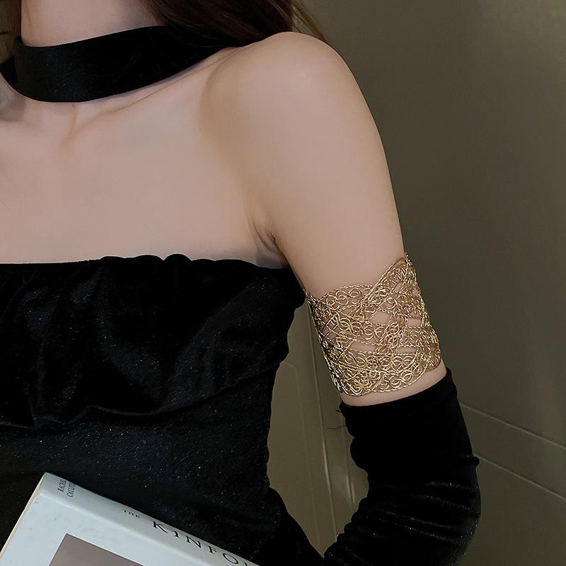 Euro-American Metal Open Armlet Bangle: Trendy Dual-Use Bracelet with Influencer Style