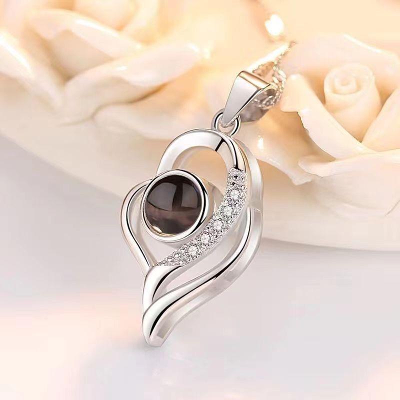 100 Languages 'I Love You' Projection Pendant Necklace – Romantic Gift for Couples