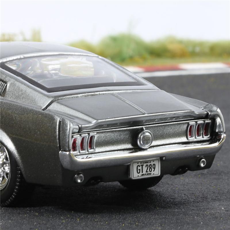 Maisto 1:24 1967 Ford Mustang GT Alloy Sports Car Model Diecast Metal Racing Vehicles Car Model Simulation Collection Kids Gifts