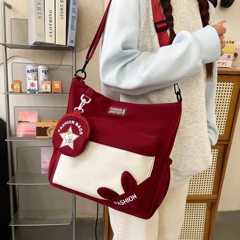 Versatile girl messenger bag women's new small fresh junior high school class commuter bag large capacity shoulder bag large capacity