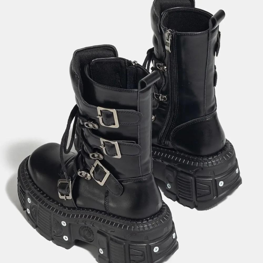 Women's  New Niche Internet Celebrity Muffin Platform Locomotive Punk Goth Lace-up Medium Boots