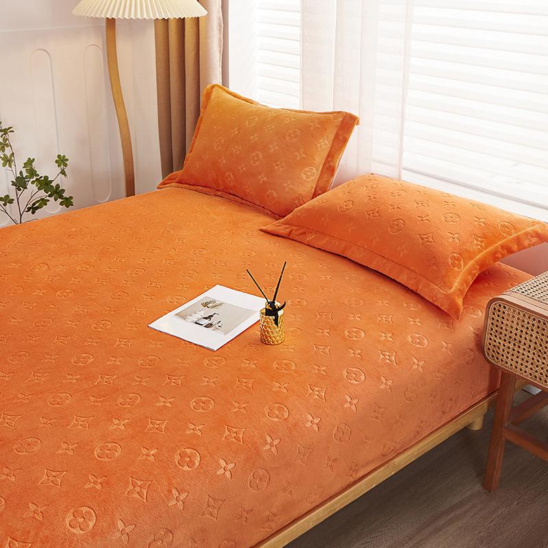 Foreign trade heavy milk fleece mattress single-layer jacquard mattress three-piece set fully enclosed dirty mattress non-slip fixed