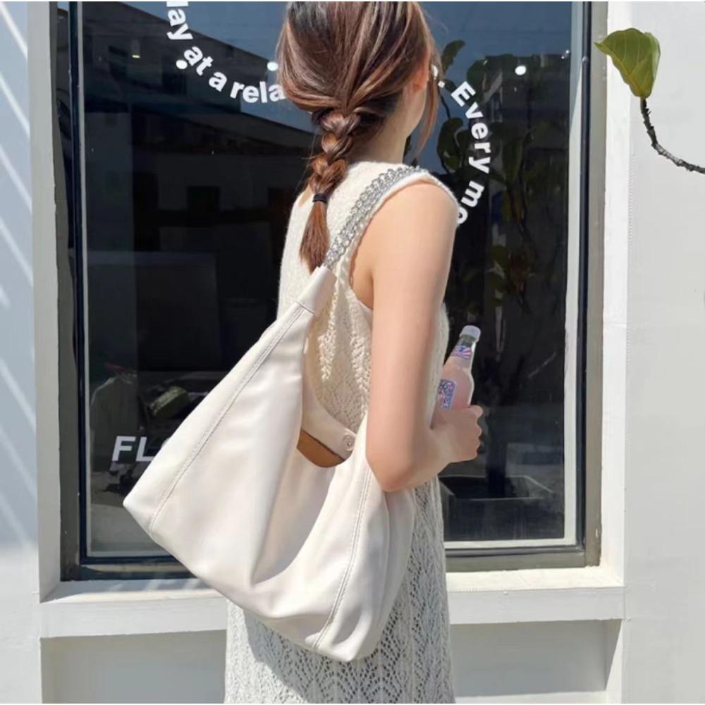 Korean version chain tote bag large-capacity bag women, fashionable commuter compartment college students class soft leather shoulder bag