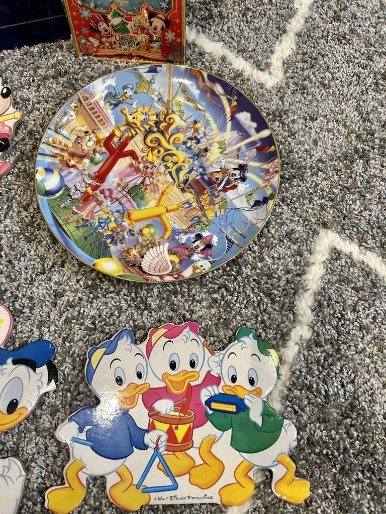 [USED] Disney Character Set