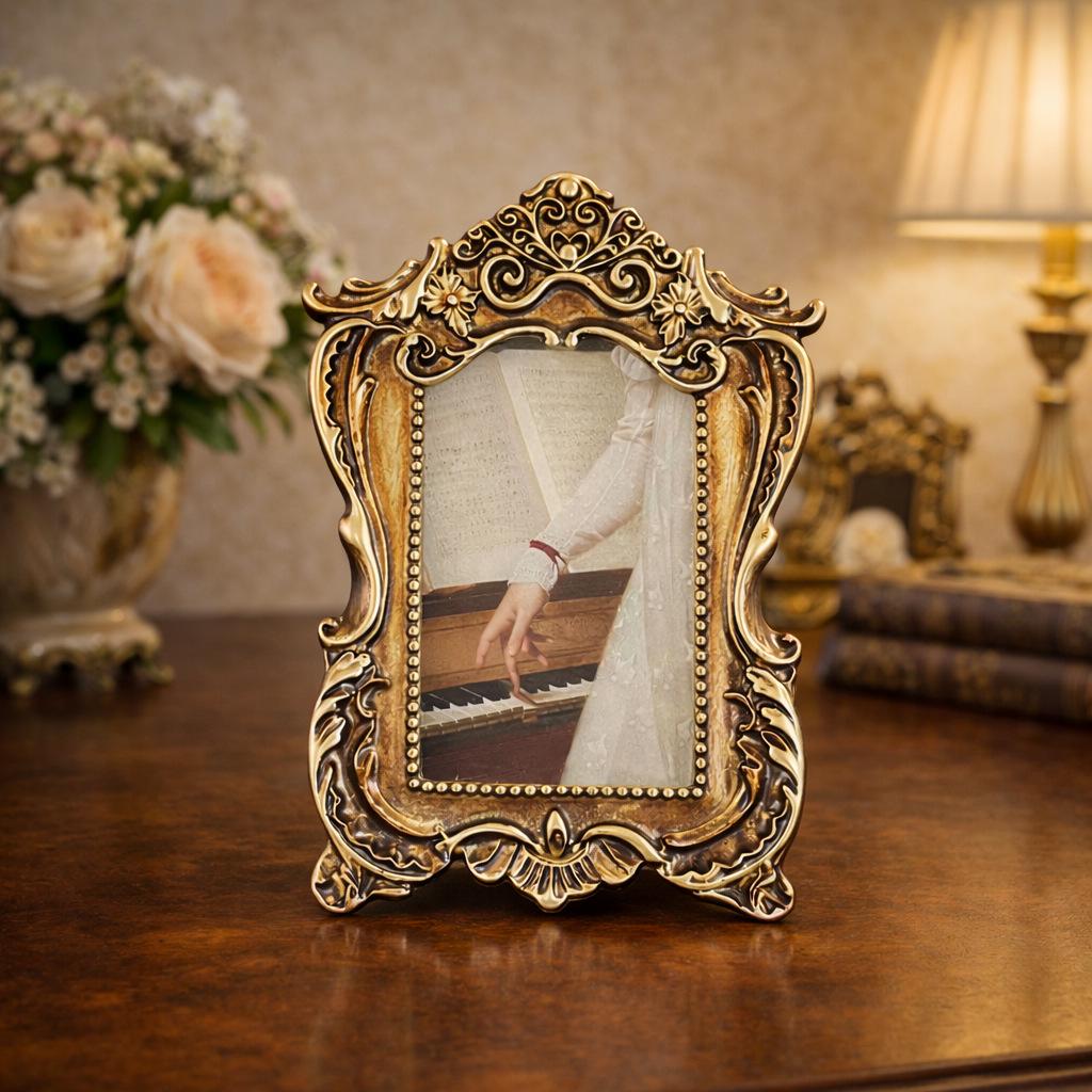 American Retro Resin Photo Frame for Living Room or Entryway