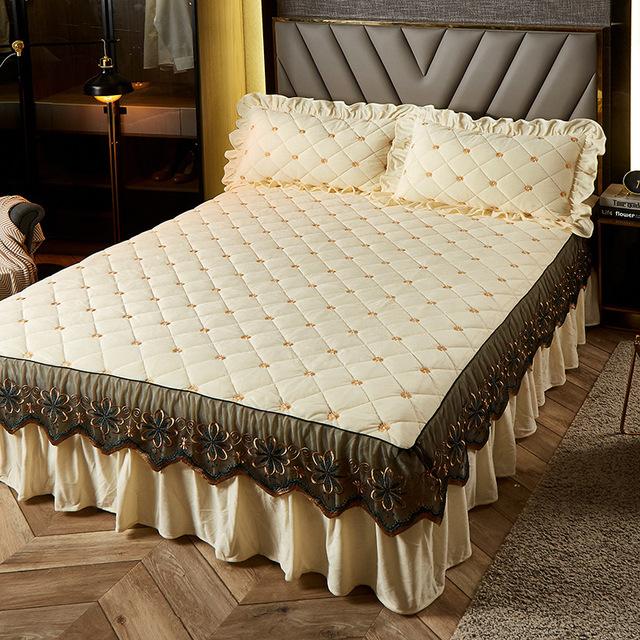 

Luxury Thicken Velvet Quilted Bed Skirt Embroidered Bedspread Soft Plush King Size Fitted Sheet No Pillowcase 1pc Skirt 150x200cm бежевый