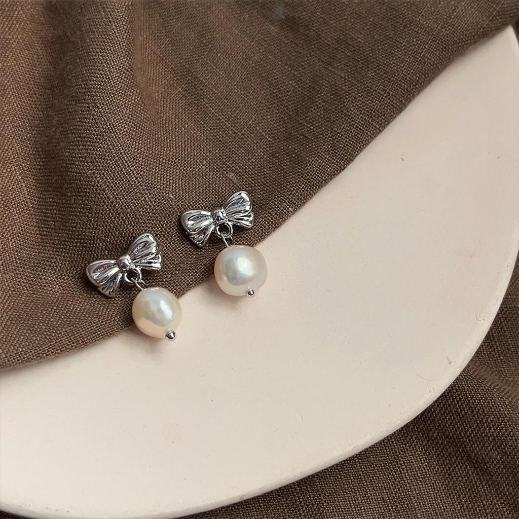 Retro Fashion Oil Drop Earrings for Women, Vintage Niche Elegant Style, High-End Personalized Hypoallergenic Ear Jewelry