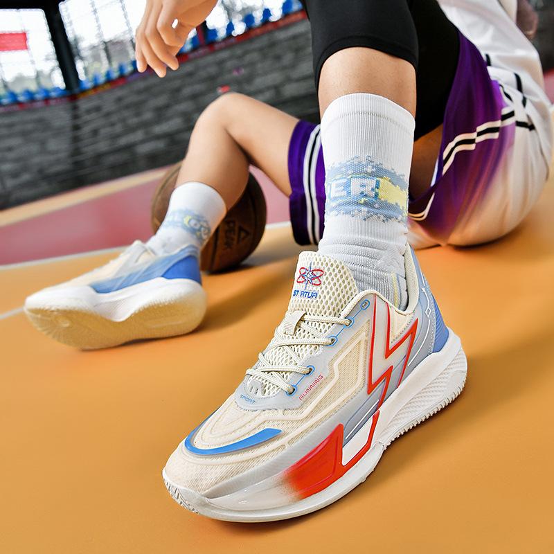 New fashion basketball shoes couple professional combat sneakers sports shoes student sports luminous sneakers support