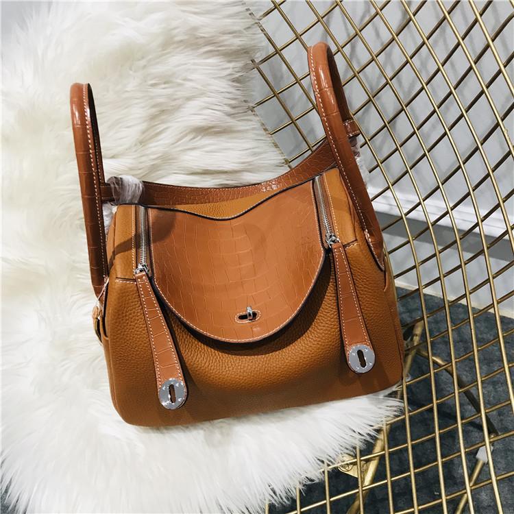 

2020 New medicine bag crocodile pattern with lychee pattern cowhide one-shoulder handbag tide 26x15x19cm