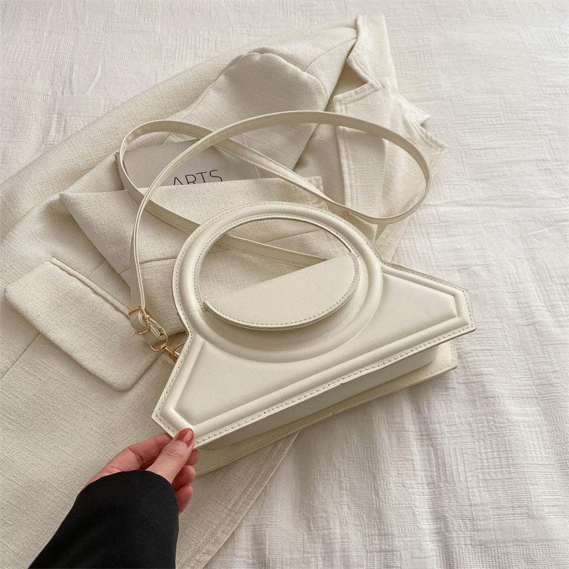 Internet celebrity personality fashion handbag 2025 early spring new foreign style solid color shoulder messenger bag foreign style small square bag w