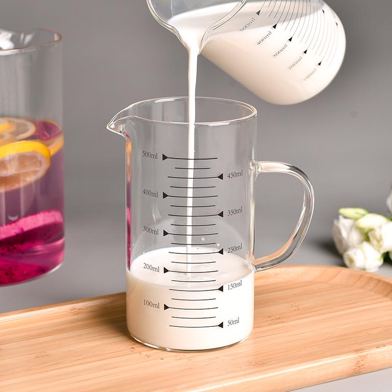 Große, mikrowellengeeignete Glasmessbecher mit dickem Griff
