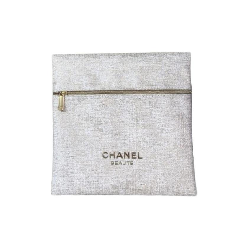 

CHANEL Beauty Cosmetic Pouch (White) Shopping Bag Not Included