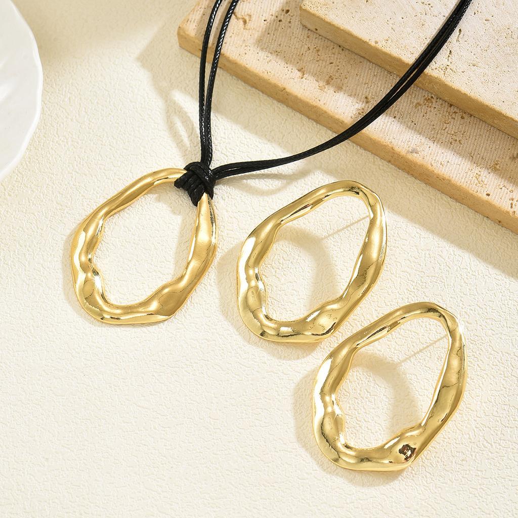 European and American simple women's jewelry double-layer geometric pleated ring design pendant necklace versatile light luxury earrings