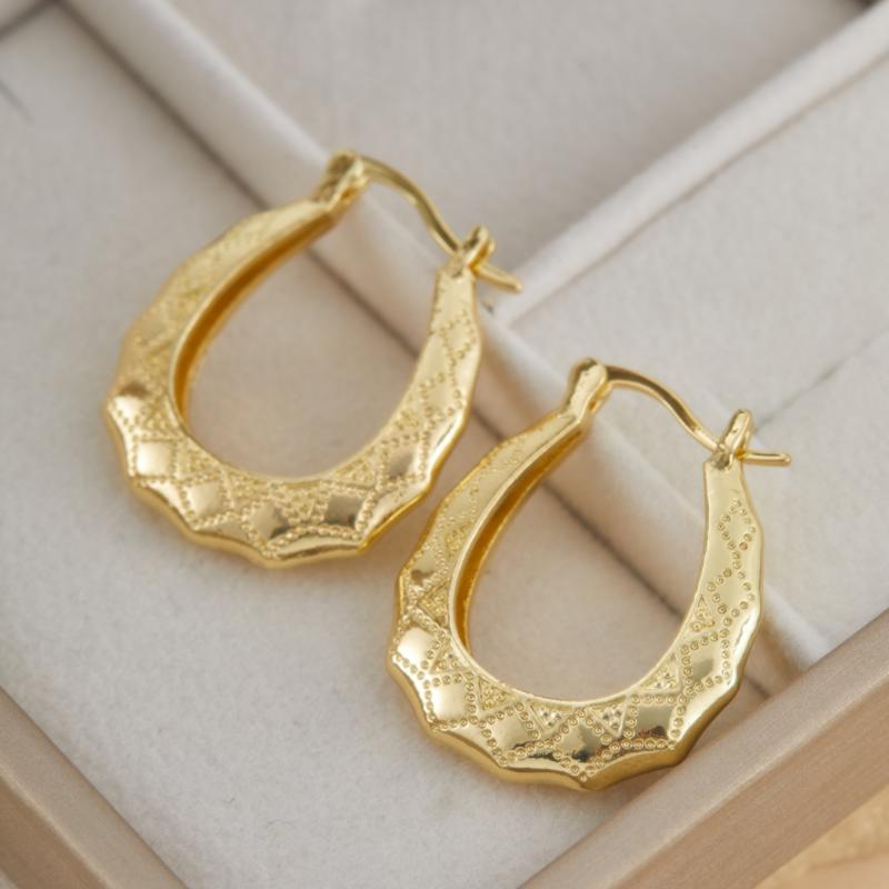 Para Złotych Kolorowych Owalnych Kolczyków z Rzeźbionym Wzorem, Damskie Retro Modne Akcesoria Świąteczne Biżuteria