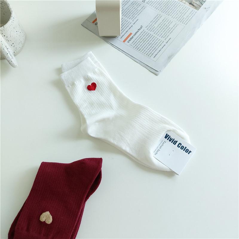 Women s spring, autumn and winter simple love medium tube cotton socks белый