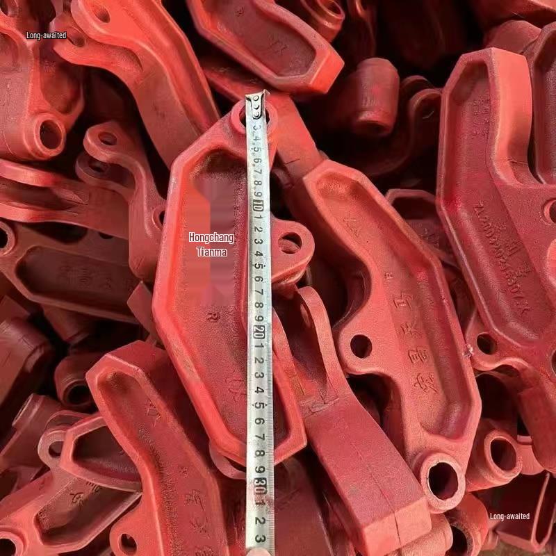 Compatible with Hongchang Tianma dump truck: automatic chain-locking hook, rear door lock hook, and slag dump bucket.