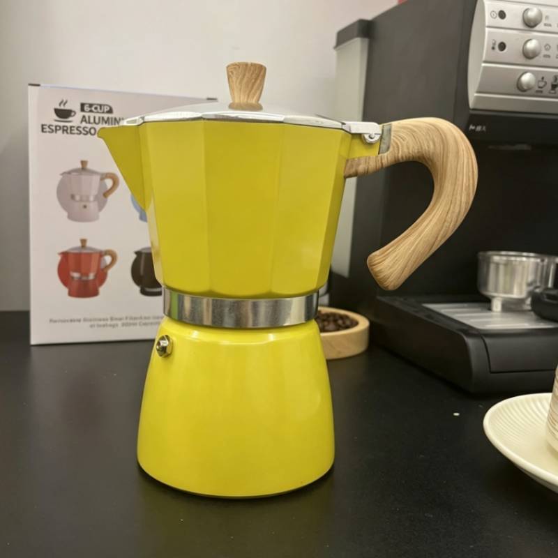 Caffettiera Moderna Minimalista in Alluminio con Manico in Legno per la Preparazione in Casa