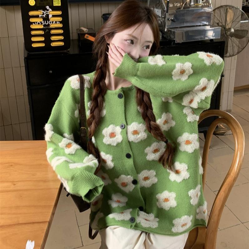 Flower knitted sweater jacket women's autumn and winter new Korean version sweet age reduction outer with loose lazy wind sweater cardigan