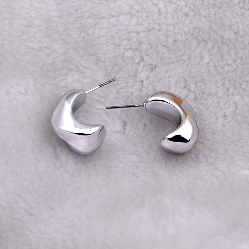 

Retro Chunky Metal Statement Earrings for Women Simple Zircon Trendy Geometry Twist Small C Shape Drop Earrings Gift