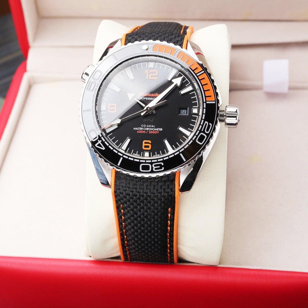 

Seahorse 600m Diver Watch with Orange Rubber Strap - Automatic Mechanical by Dannylo. 43mm