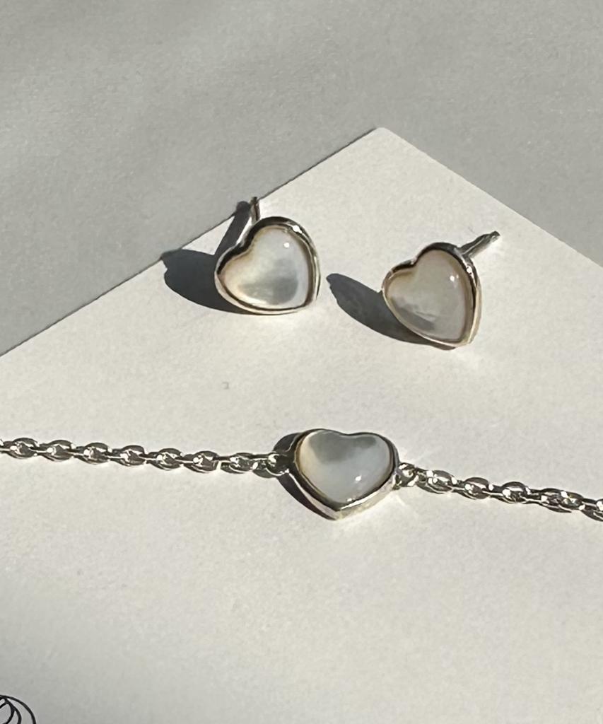 Baradu [Baradu 925] Heart Cabochon Volume Stud Earrings