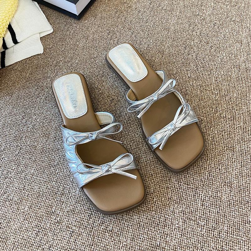 

2025 French Square Head Bow Ladies Sandals Summer Outdoor Fairy Style Slippers New Comfortable Flat Beach Shoes One-step Sandals 35 серебряный