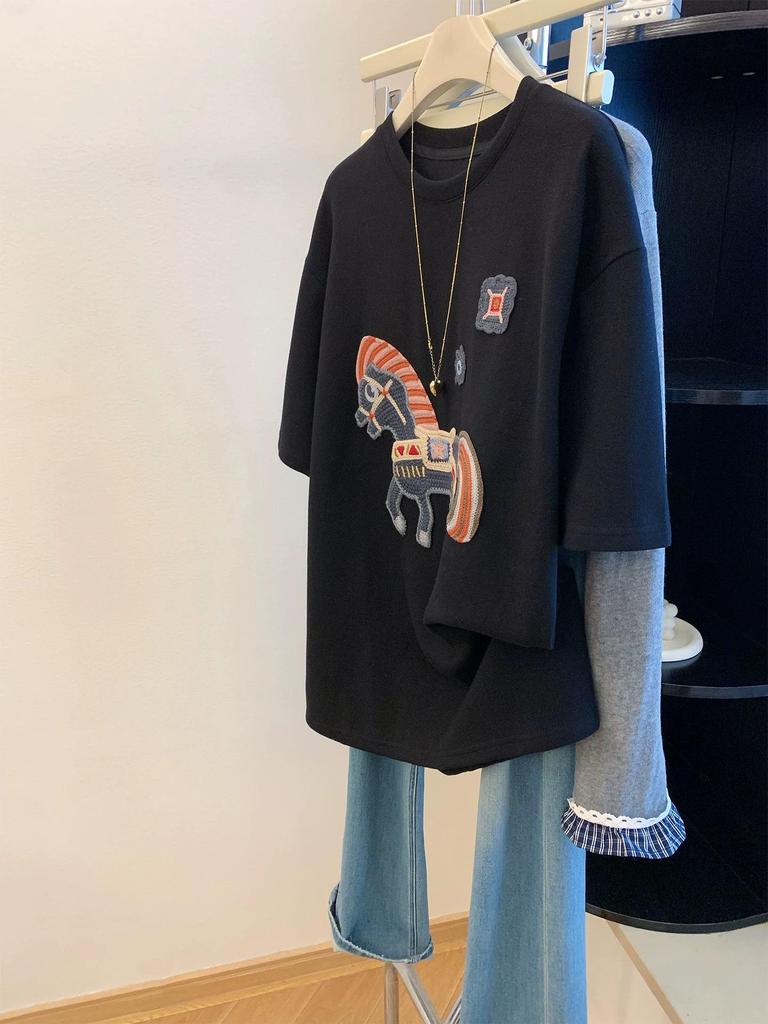 Retro Chic Horse Print Short-Sleeve Women's Slimming T-Shirt