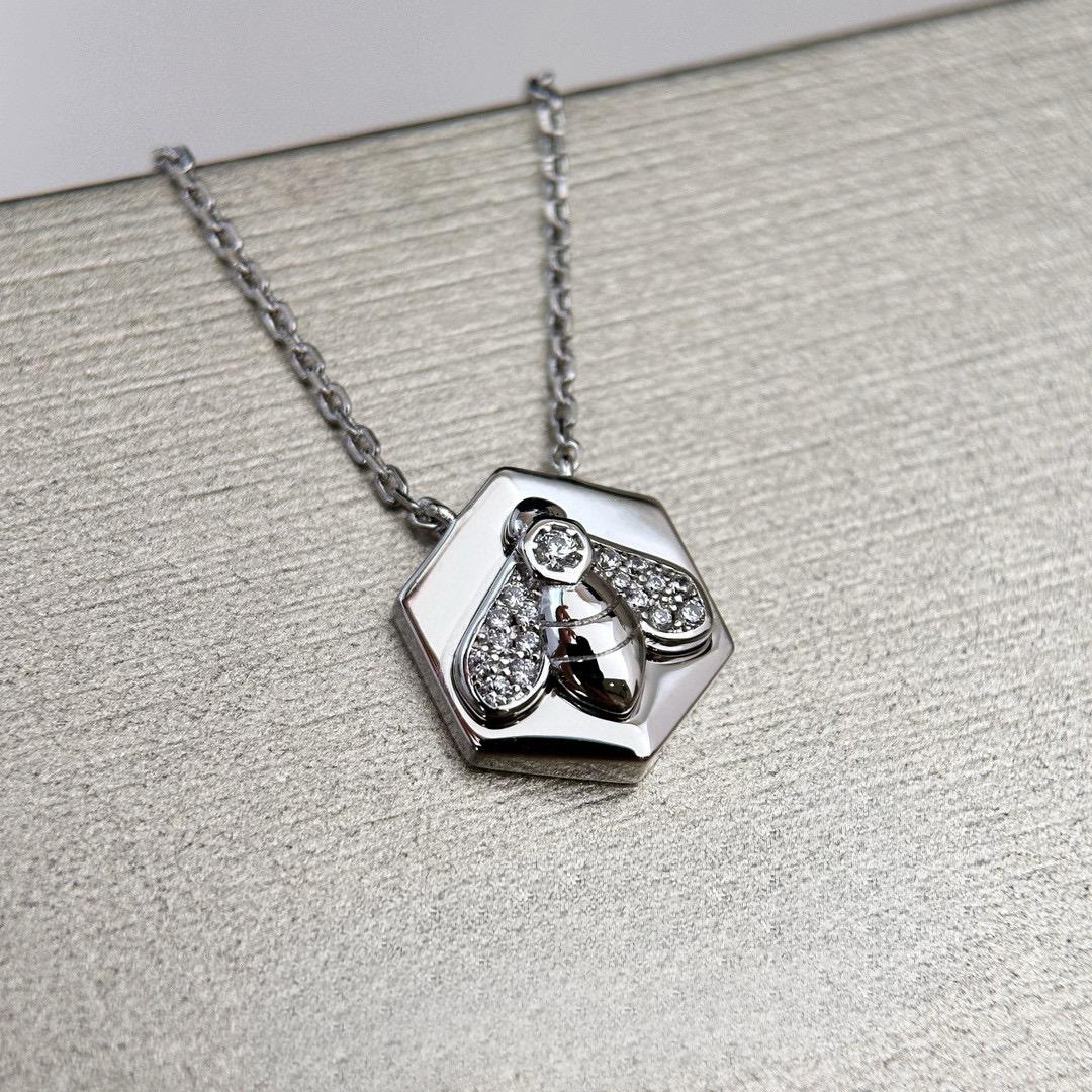 

Latest Hot Brand Classic Women s Necklace Luxury Jewelry For Women Bee Shape Designer Pendant Pure 925 Sliver Chain Necklaces серебряный