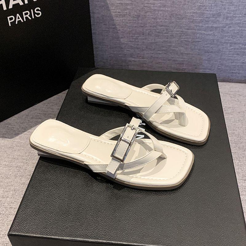 Soft bottom flat bottom casual fashionable flip-flops women's 2025 new niche design buckle personalized cool slippers women