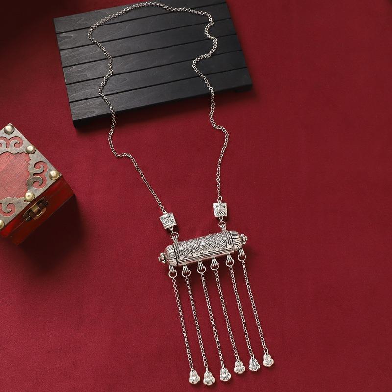 

Длинное ретро-ожерелье из серебра Мяо, старинное серебро с резьбой, кисточка, цепочка для свитера, женские аксессуары для ханьфу и ципао