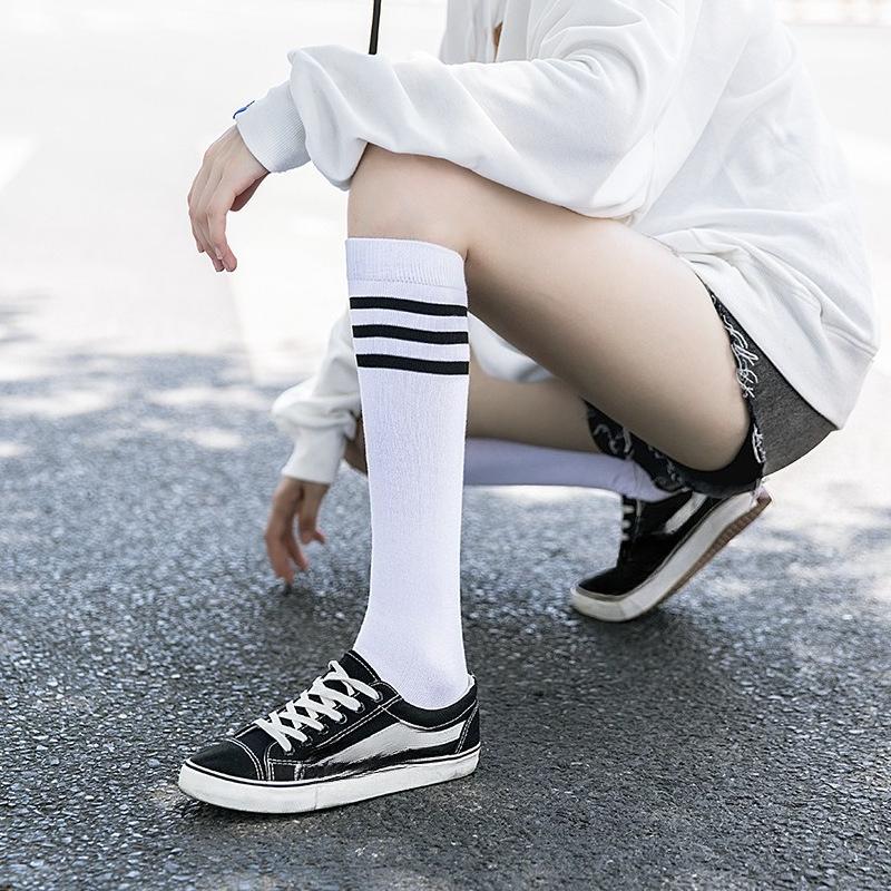 Frühlings-, Herbst- und Winter-Kniestrümpfe für Mädchen, Herbst- und Winter-Studenten-Persönlichkeit Drei-Streifen-Damenstrümpfe, Einfarbige gestreifte Socken