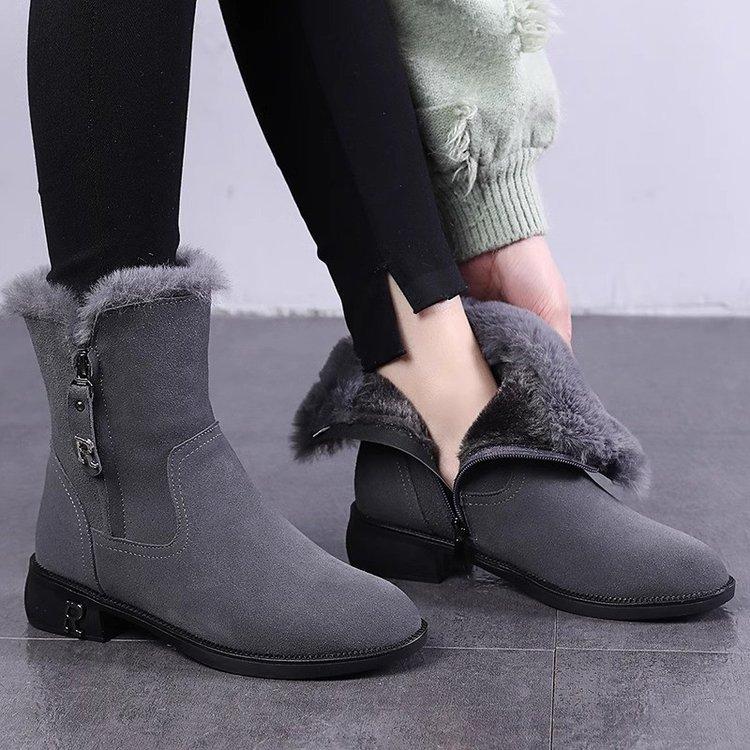2025 new flat-bottomed snow boots women's cotton boots piled and thickened soft-soled medium boots winter Northeast large cotton shoes short boots