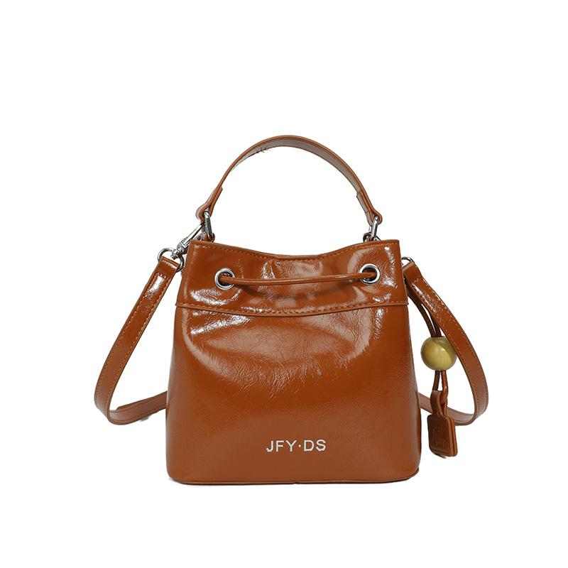 

Женская модная сумка через плечо из искусственной кожи с масляным воском, новая элегантная маленькая сумка-ведро через плечо для женщин, повседневные сумки-мессенджеры в стиле темперамент