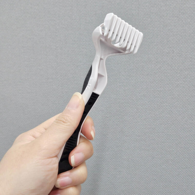 Kai Leg Trimmer, a Y-zone hair removal razor for thinning leg hair