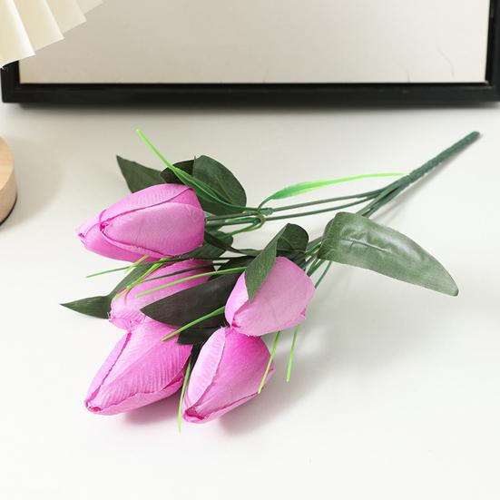 Krásná umělá květina nikdy nevybledne Více vrstev okvětních lístků vytváří vitalitu