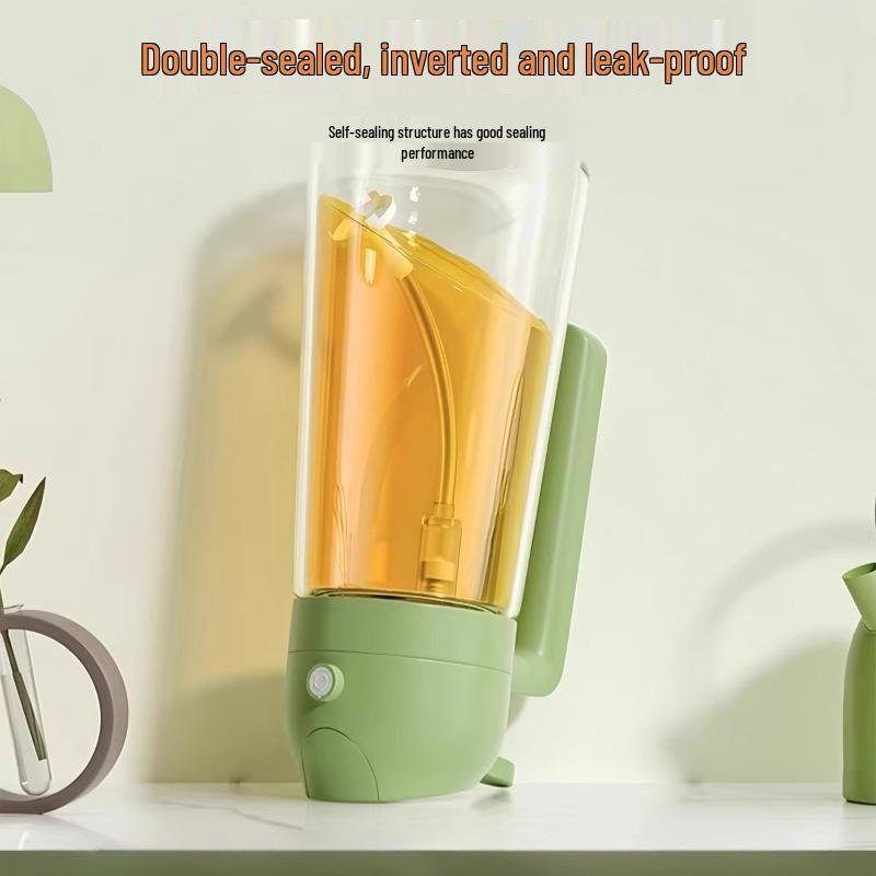 Automatic Oil Sprayer: Effortlessly Mists Edible Oil with a Thickened Spray for Kitchen Use, Offering an Ideal Cooking Solution.