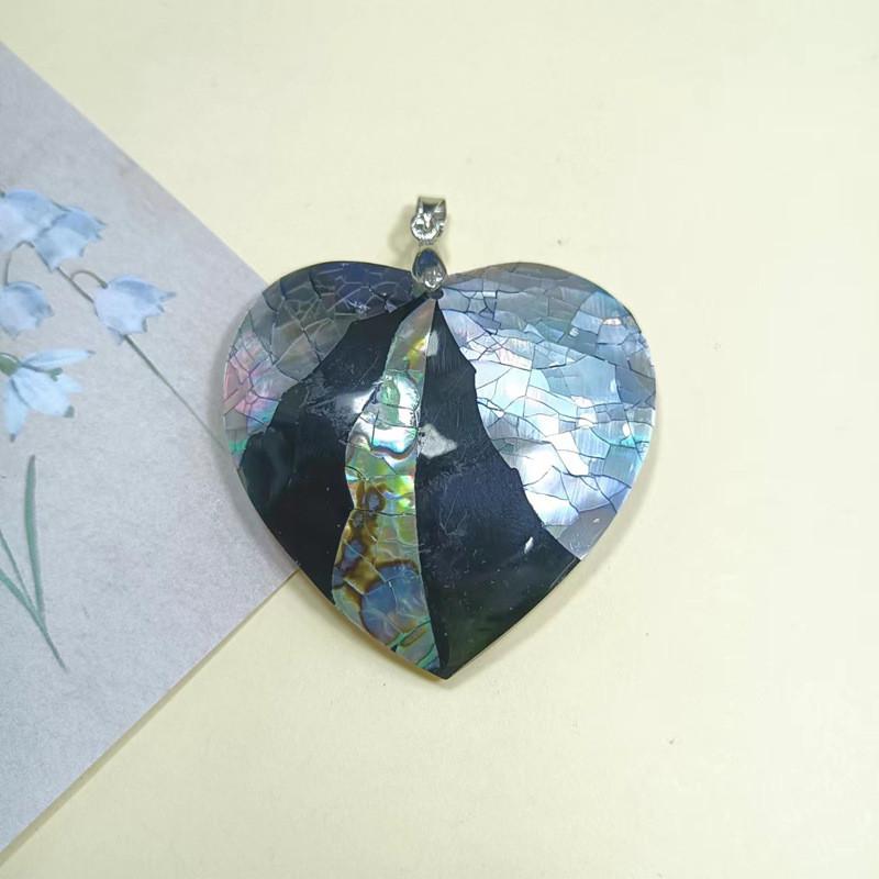 Seashell Heart Shaped Pendant Jewelry With Handcrafted Shell And Pearl For Casual Wear