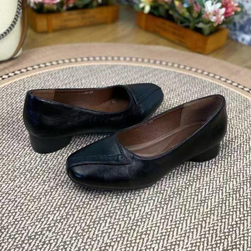 Soft-soled Low-heeled Small Leather Shoes Women's Autumn New Square-headed Versatile Light-mouth Commuter Fashion Shoes